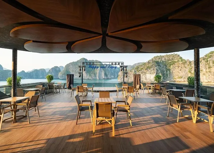 Botel Tulip Cruise By Hag Ha Long