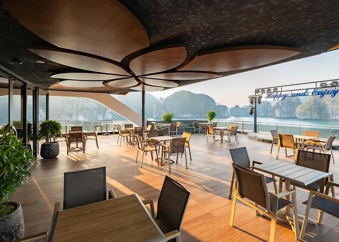 Botel Tulip Cruise By Hag Ha Long